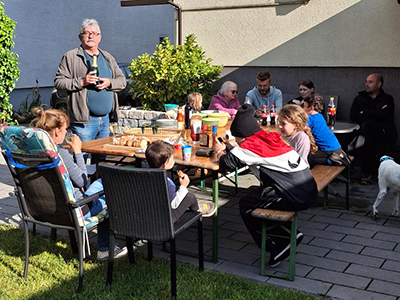 Nachbarn feiern